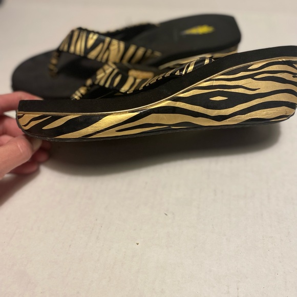 Volatile flip flop wedges. Size 8 - Picture 2 of 6